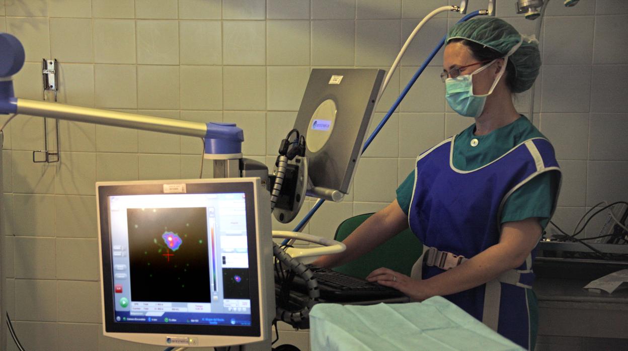 La fotografía muestra la técnica que se está utilizando en cáncer de cabeza y cuello en el Virgen del Rocío