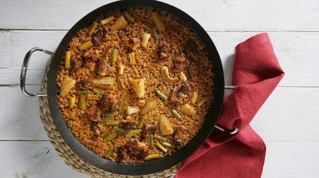 Cómo hacer una paella de una forma sencilla (y sorprender a tus amigos)
