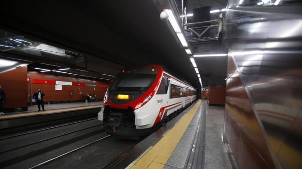 Interior de la estación de cercanías de San Bernardo de Sevilla