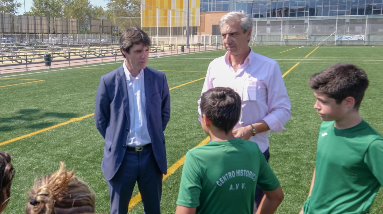 El delegado de Deportes, David Guevara. en el centro deportivo Santa Justa