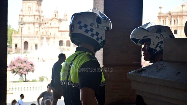 Coge la moto de su padre sin su permiso y sin carné, provoca un accidente y deja a su acompañante herido en Sevilla