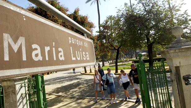 Detenidos los dos presuntos autores de un atraco en el parque María Luisa