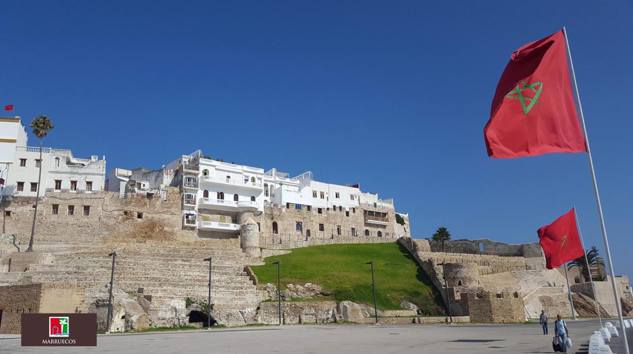 El hotel Continental es un edificio del siglo XIX construido sobre la muralla de la medina de Tánger