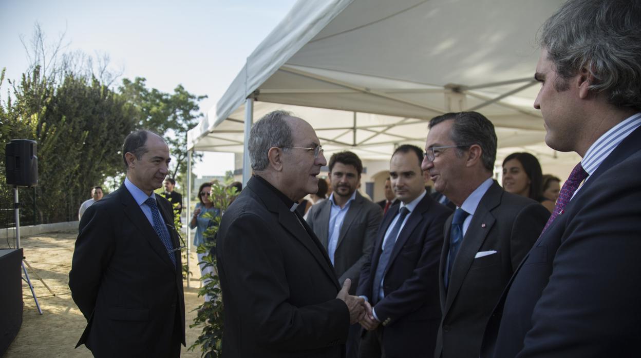 Monseñor Asenjo durante la inauguración de las nuevas instalación