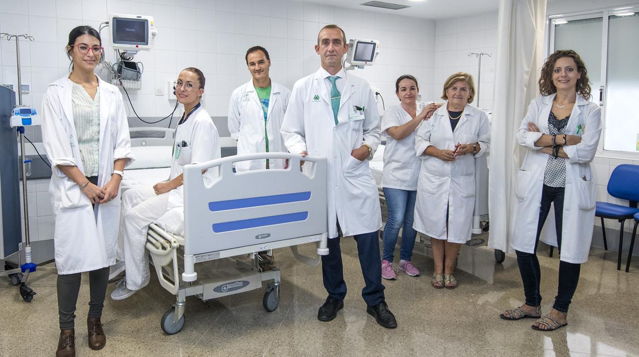 El doctor Emilio Franco, la neurologa Silvia Rodrigo, Andrea Luque, Rosario Mesones, Antonio Cervera, Rocío Cidoncha y Lucía Jiménez