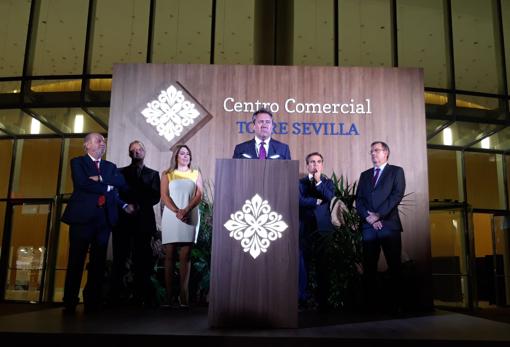 Juan Espadas, Susana Díaz y autoridades, durante la inauguración