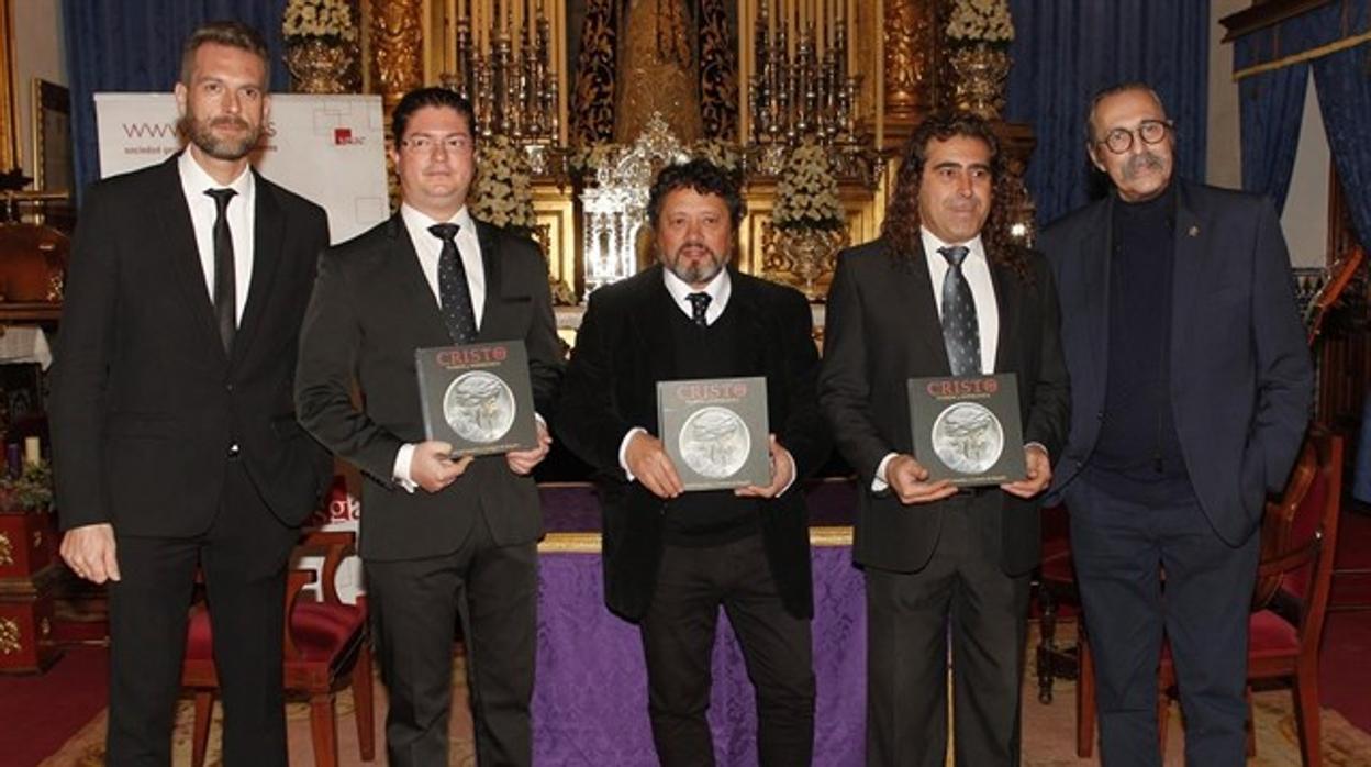 Pascual González y los Cantores de Híspalis durante la presentación de uno de sus discos