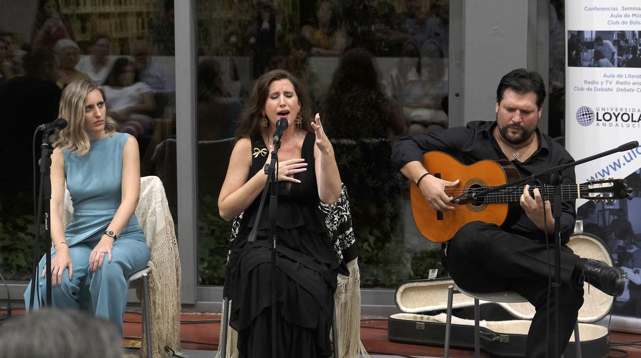 Mariola y Aguas-Santas Jiménez durante su recital de cante flamenco