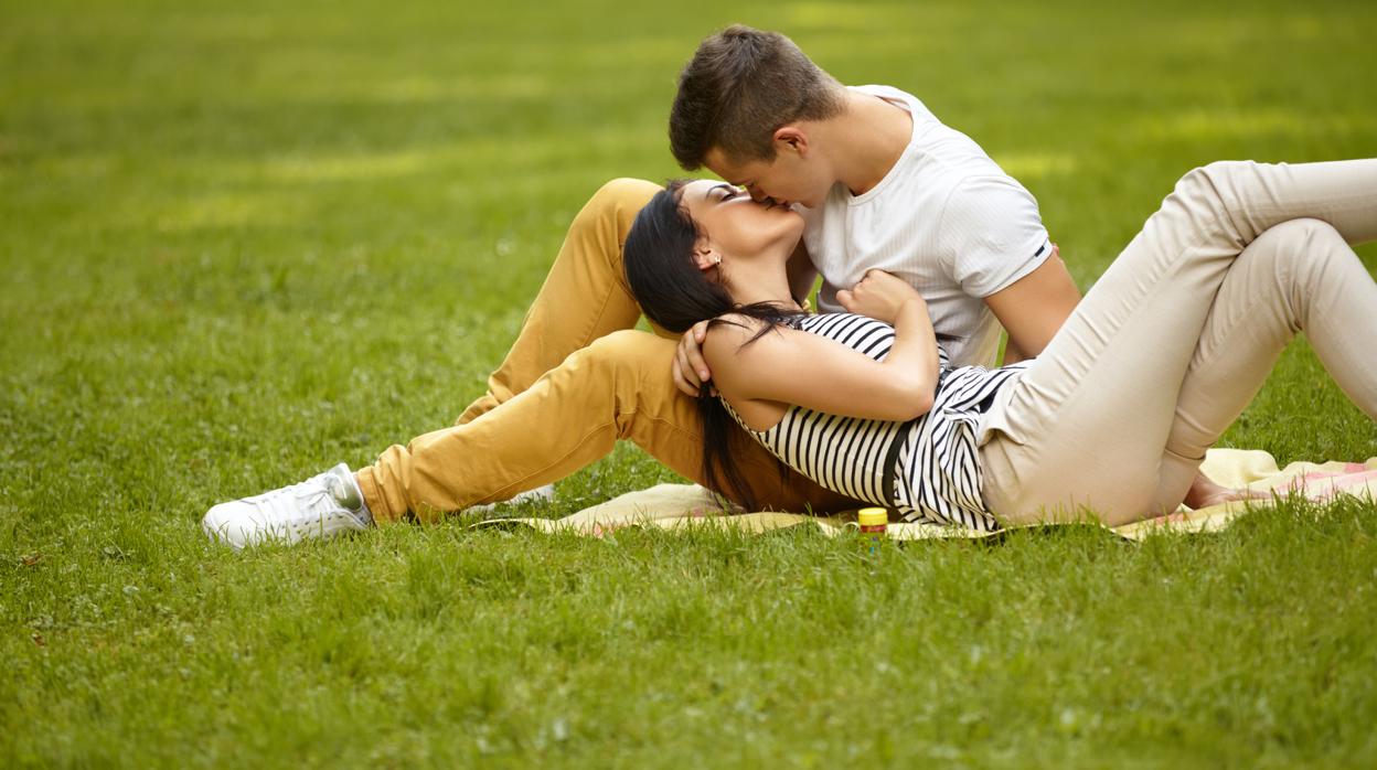 Una pareja por el parque