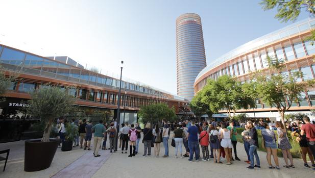 El centro comercial Torre Sevilla recibe 350.000 visitas en su primera semana