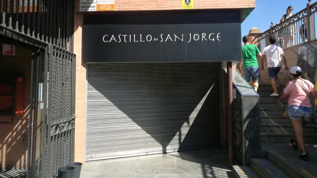 El Castillo de San Jorge de Sevilla, cerrado por filtraciones de agua y malos olores