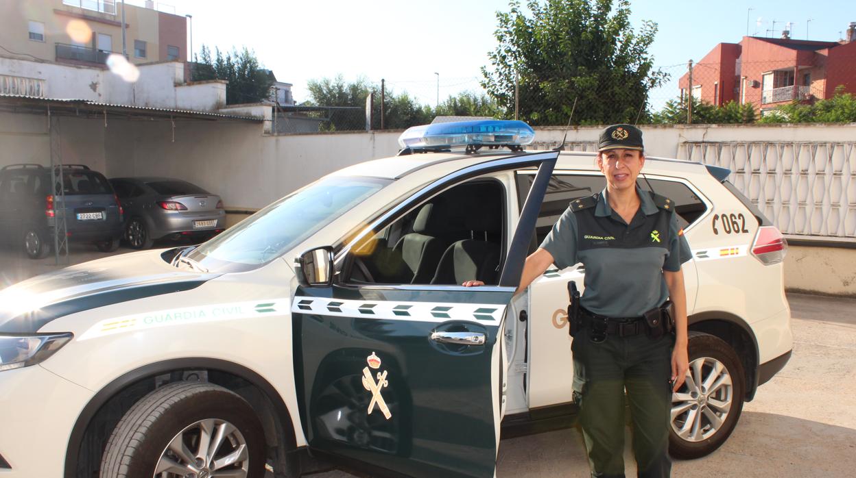 La teniente Francisca Puerto es una de las 107 mujeres que conforman la plantilla femenina en Sevilla