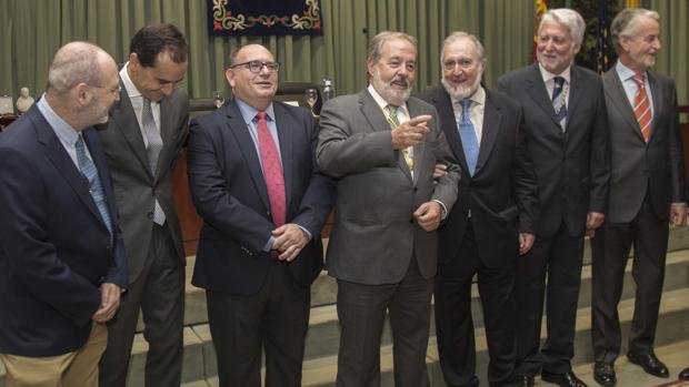 Alfonso Carmona: «La sanidad española funciona gracias a los médicos, no a los políticos»