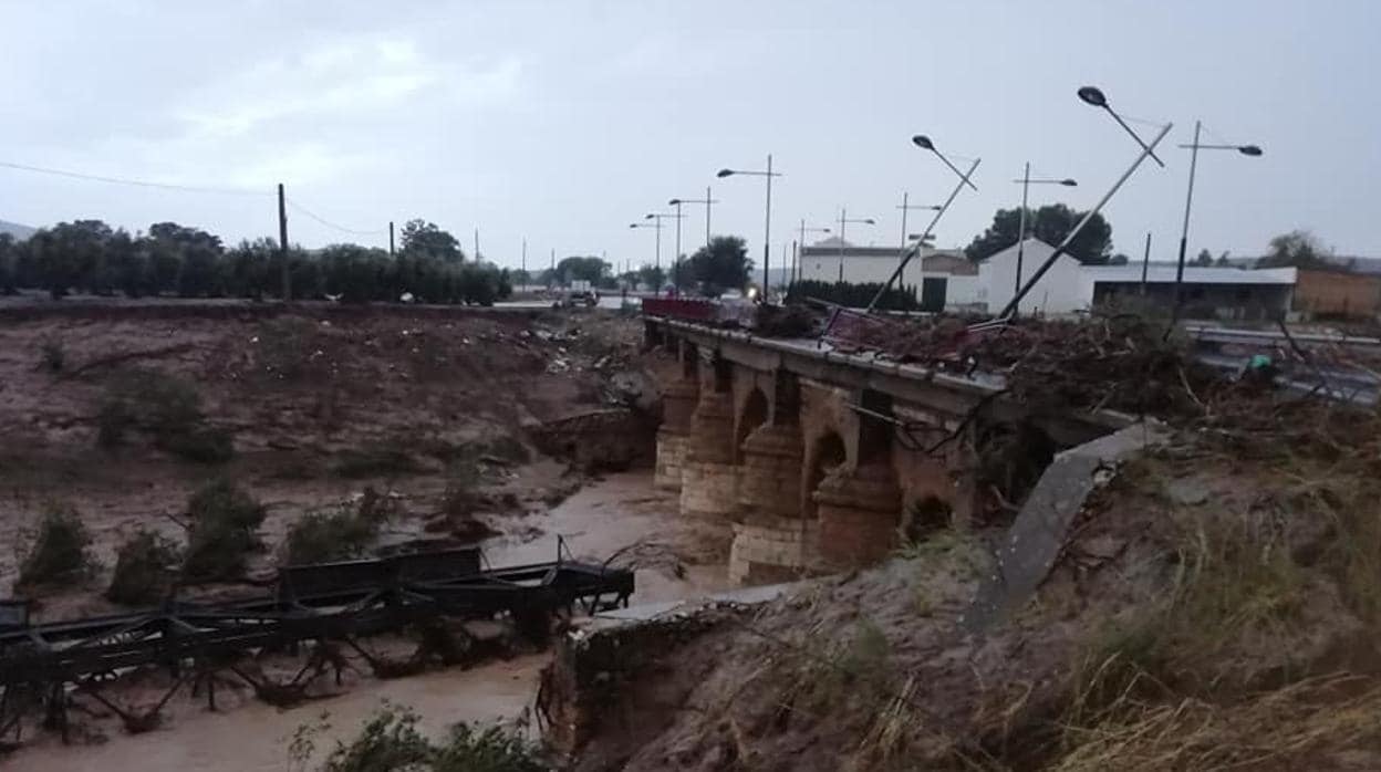 Puente caído en Aguadulce a causa del temporal de lluvias