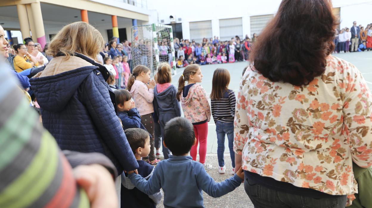 Minuto de silencio en el colegio del hijo mayor de Fátima, que se organizó este jueves en repulsa por el asesinato