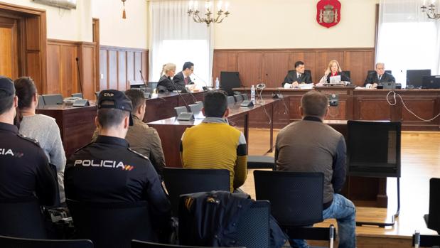 Los tres acusados de una violación múltiple en el Estadio Olímpico de Sevilla niegan la agresión sexual