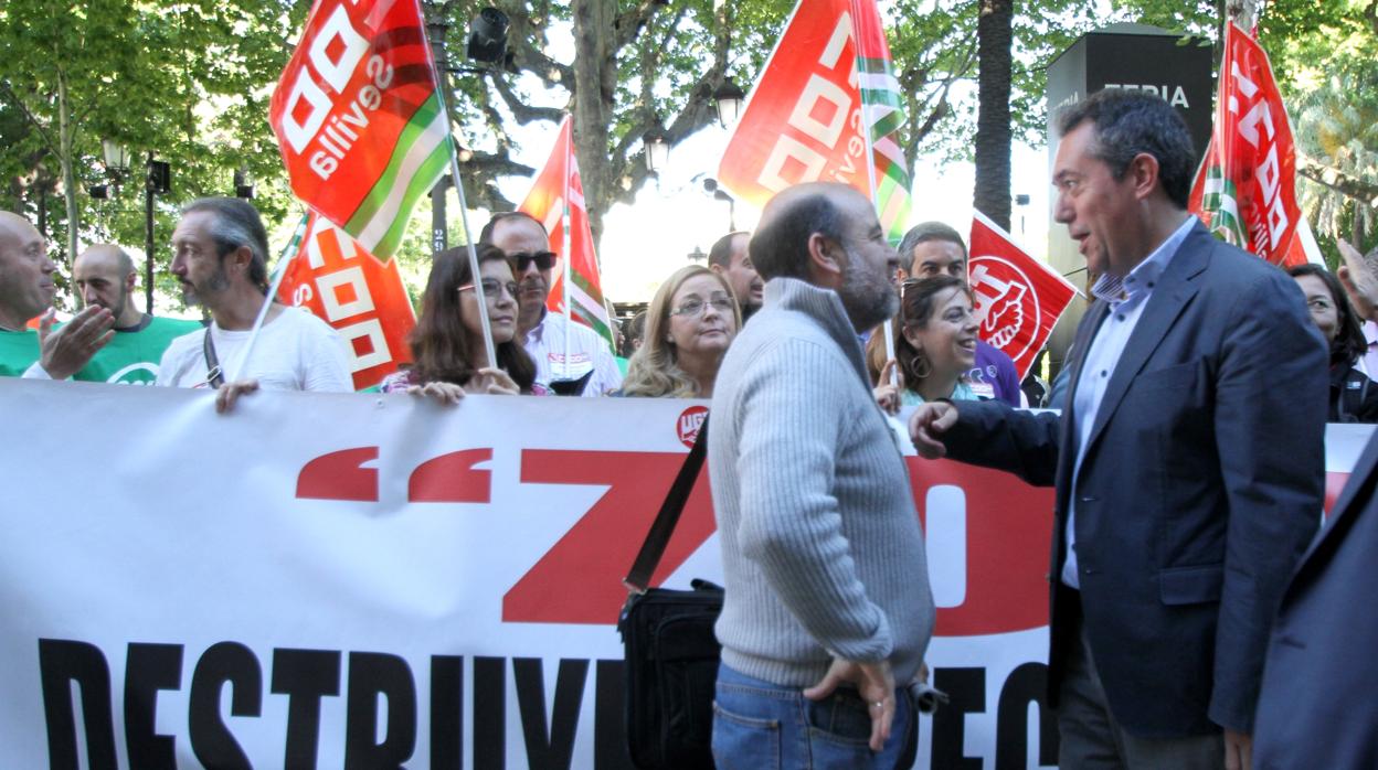 Los sindicatos aguardan movimientos del alcalde de Sevilla, Juan Espadas, pero mantienen la huelga