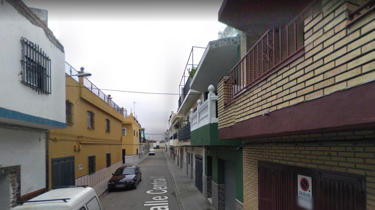 La calle Central donde residían las víctimas con los dos hermanos detenidos, en Torreblanca