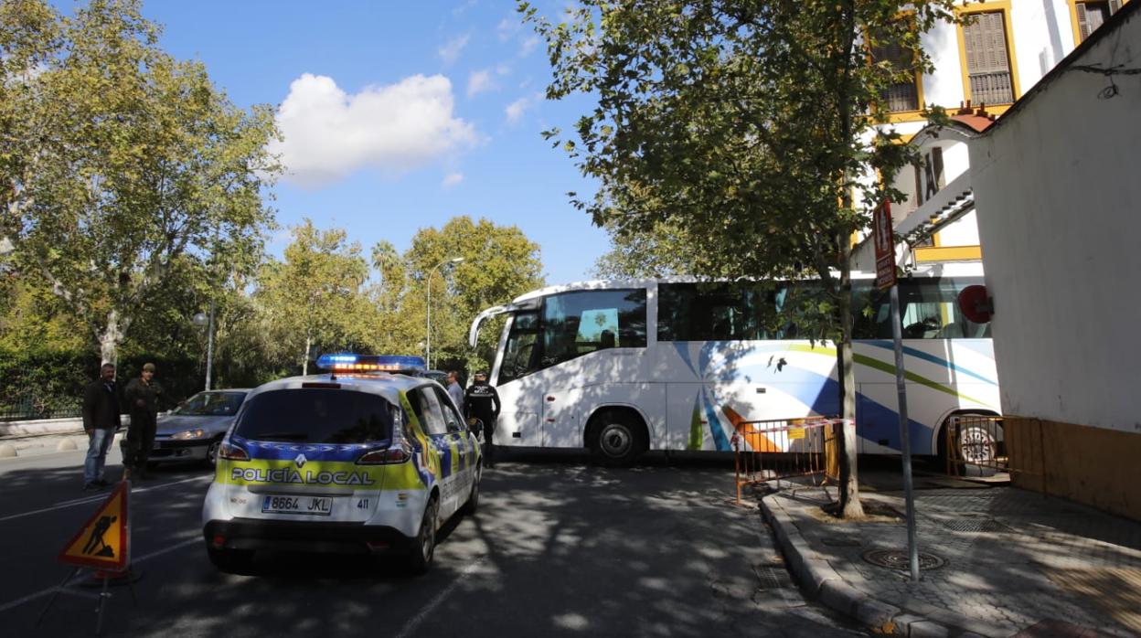 El autobús ha quedado atrapado en una zanja