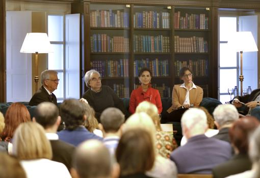 El acto se ha celebrado en la Sala Literaria de la Fundación Cajasol