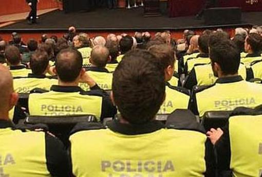 Agentes de la Policía Local de Sevilla en un acto