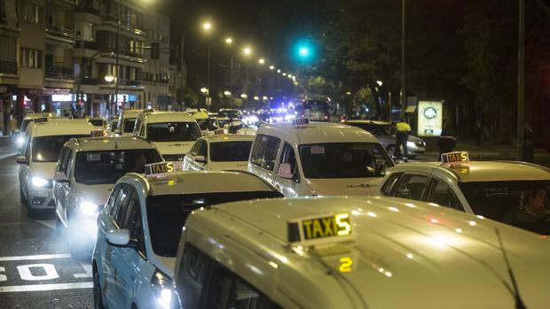 Los taxistas desconvocan la manifestación para no colapsar el tráfico en Sevilla