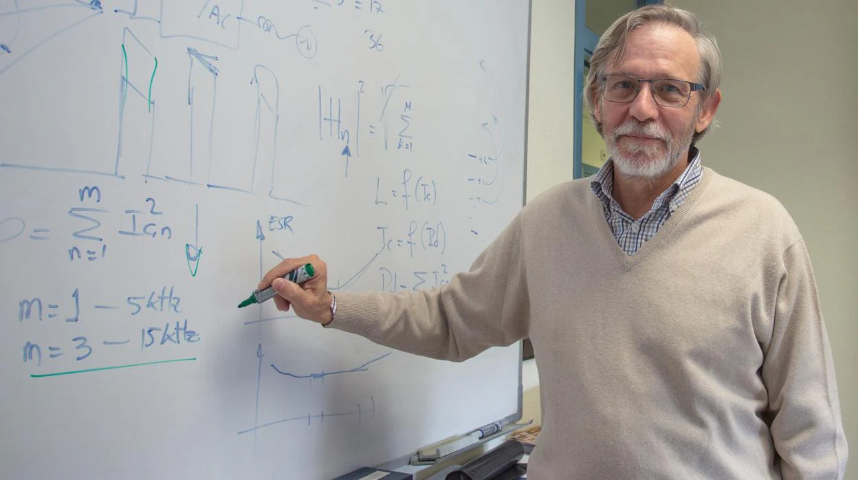 Leopoldo García Franquelo acumula 40 años de investigación. Hoy es uno de los ingenieros investigadores más citados a nivel mundial por sus colegas