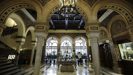 Hall de entrada del Hotel Alfonso XIII, ubicado en la calle San Fernando