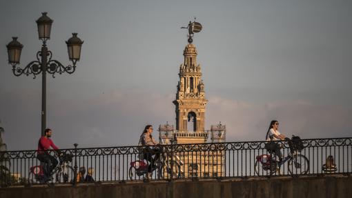 La Giralda vista desde Sevilla, Vista desde el Paseo de la O