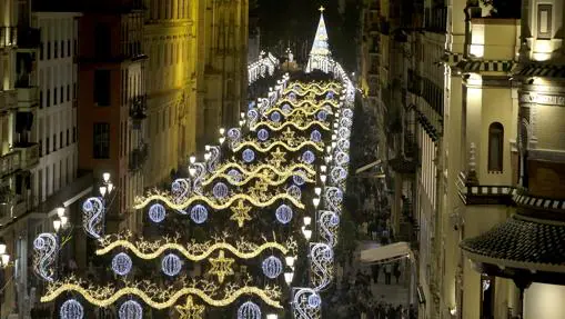 Las calles de Sevilla ya está iluminadas por Navidad