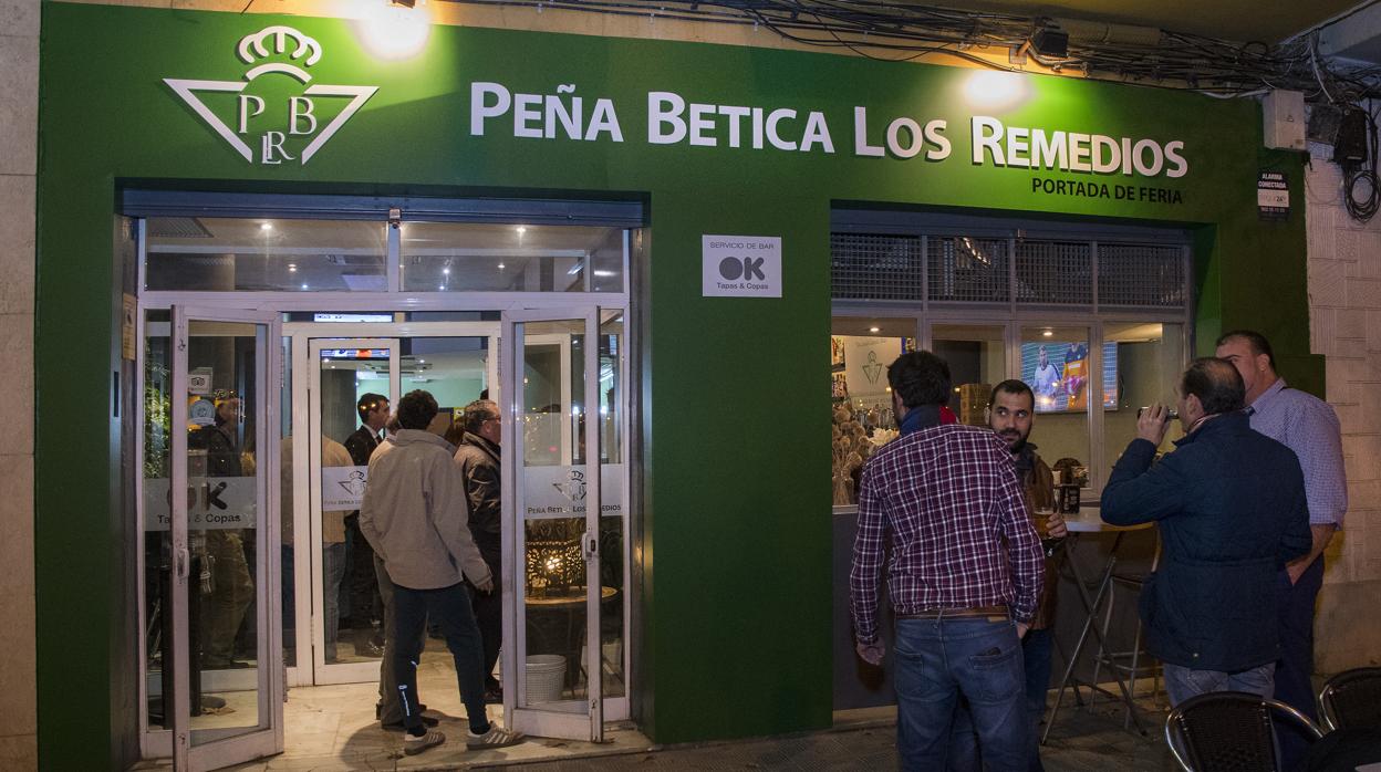 Fachada de la nueva peña bética Los Remedios