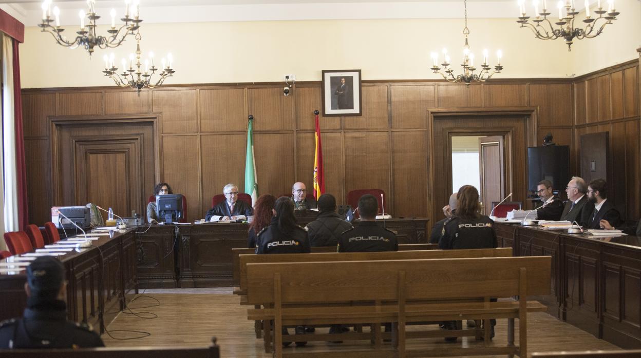 Una sala de juicios en la Audiencia de Sevilla