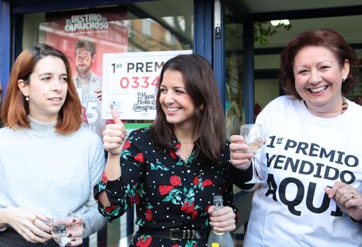 En la calle Numancia de Triana se han repartido dos millones de euros de El Gordo de Navidad