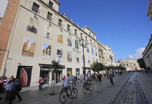 Después de 9 años, Fnac cambió en octubre las fotos de su fachada