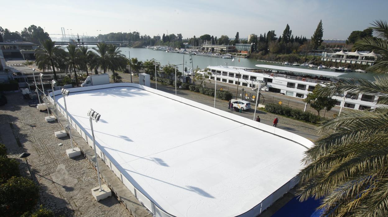 La nueva pista de hielo del Puerto de Sevilla