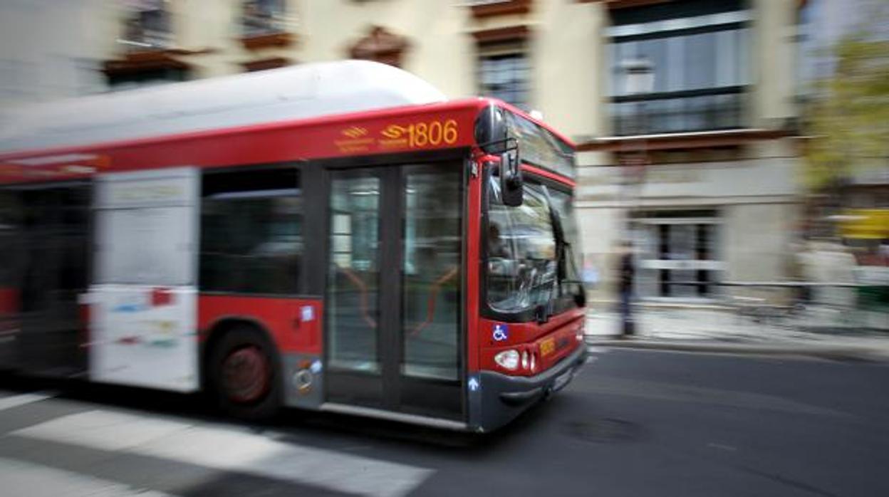 Las líneas de autobuses de Tussam finalizarán su servicio sobre las diez de la noche en Nochevieja