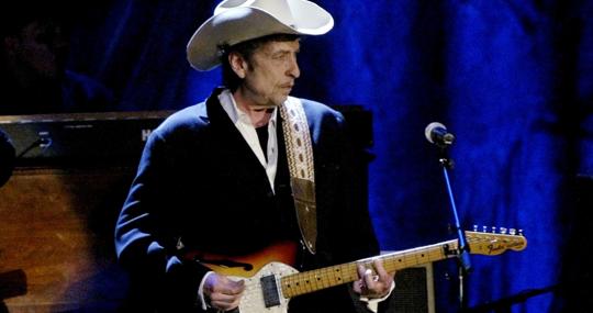 Bob Dylan, durante un concierto