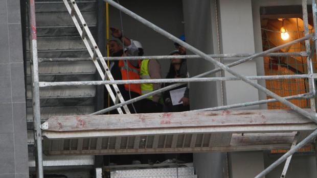 Fallece un obrero al caer de un sexto piso en una torre de viviendas en construcción en Sevilla