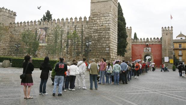 El Alcázar denuncia a la Policía una web que vende visitas «oficiales» al monumento