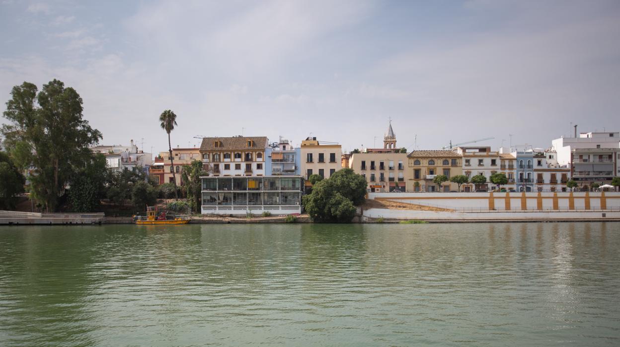 El paseo fluvial a la altura de la calle Betis