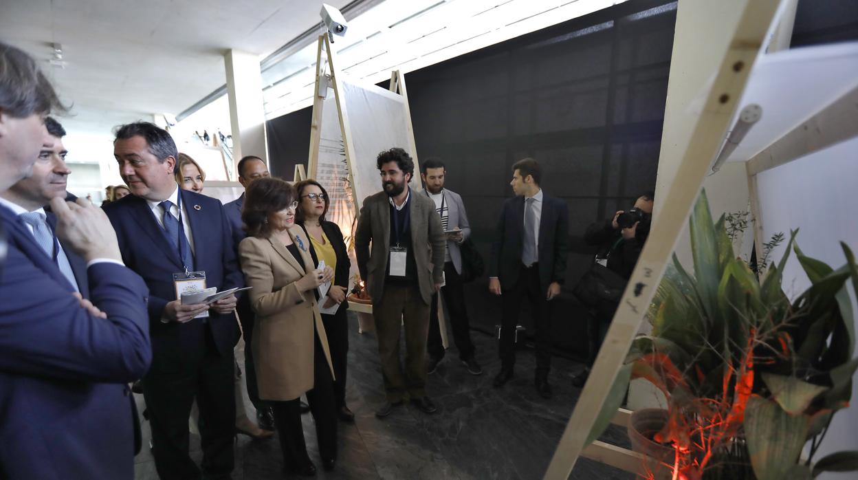 Juan Espadas con la vicepresidenta Carmen Calvo en la inauguración del Foro