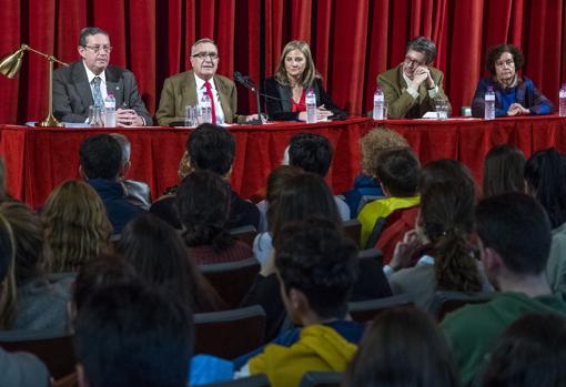 Mesa redonda ayer en el Instituto Herrera