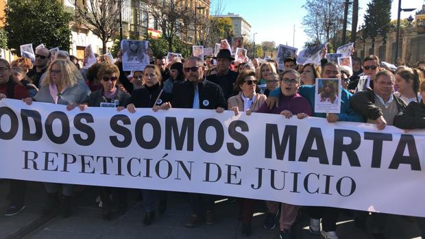 «Halleluyah» y besos al cielo de Sevilla para Marta del Castillo en el décimo aniversario de su desaparición