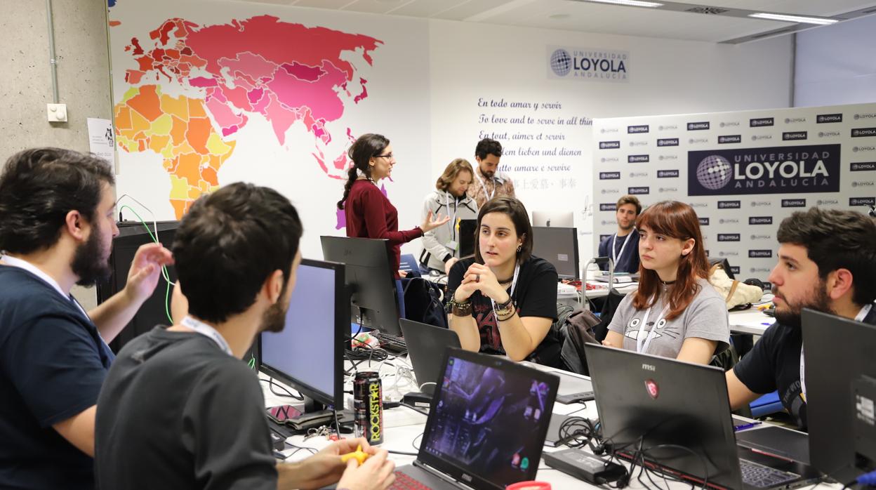 Medio centenar de jóvenes han creado 8 videojuegos en 48 horas en la Global Game Jam de Sevilla