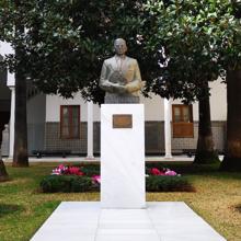 Busto de Blas Infante en el patio del Parlamento