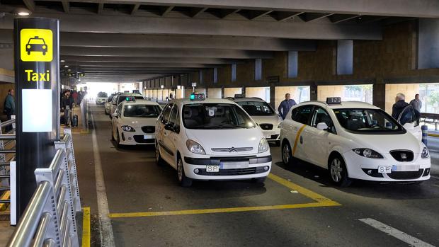 ¿En qué consiste la macrocausa de la «mafia del taxi» en el aeropuerto de Sevilla?