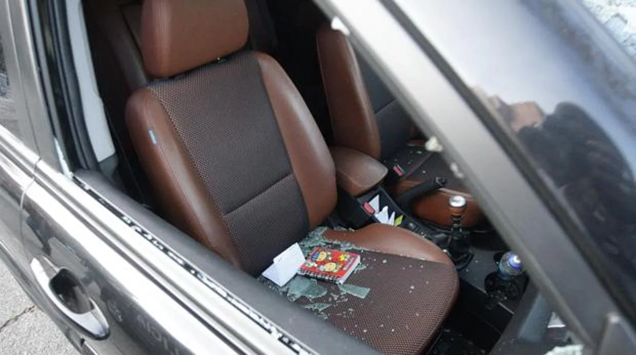 Imagen de archivo de un robo en el interior de un coche