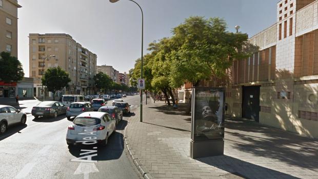 Cinco heridos tras chocar un autobús y un turismo en la Avenida de Andalucía en Sevilla