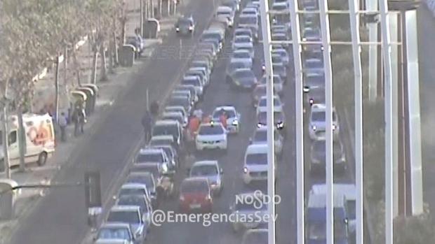 Tráfico colapsado en la calle Torneo por la atención a un hombre con un infarto