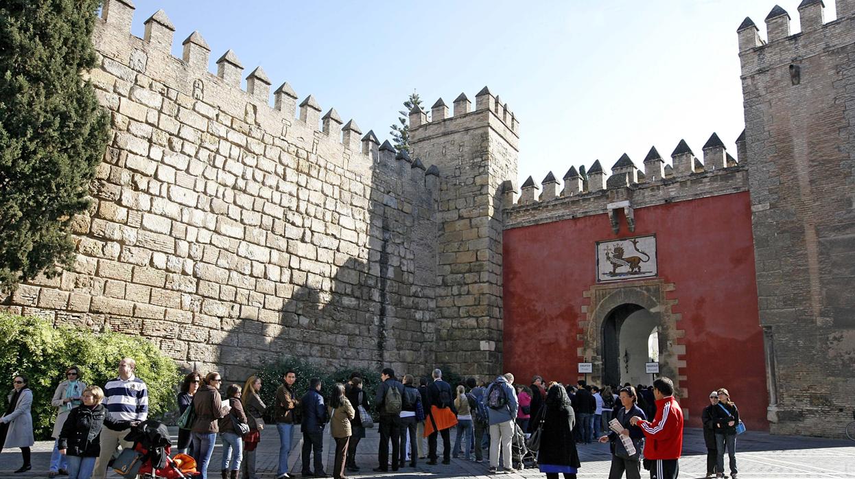 Cola para entrar en el Alcázar